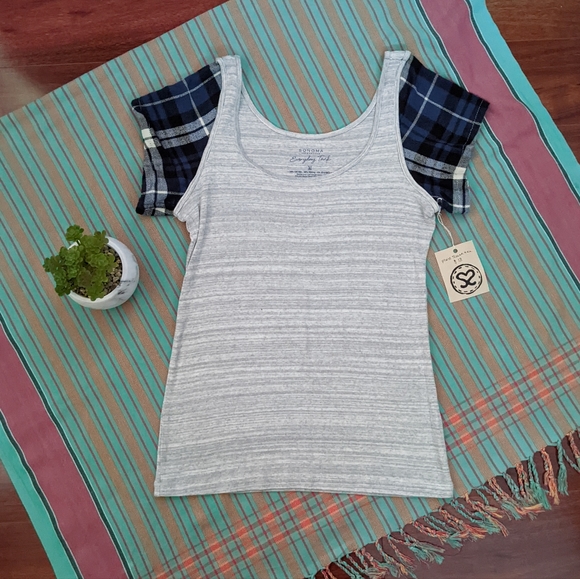 Upcycled tee with flannel sleeves - Picture 3 of 7